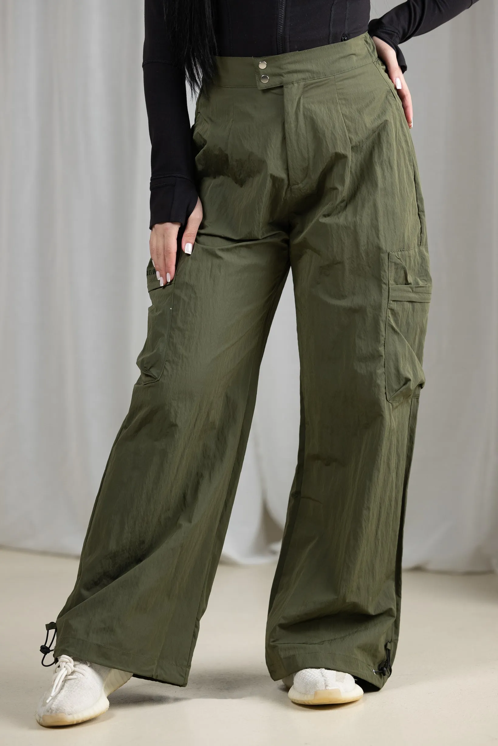 Modelle/Move Archi Parachute Pants