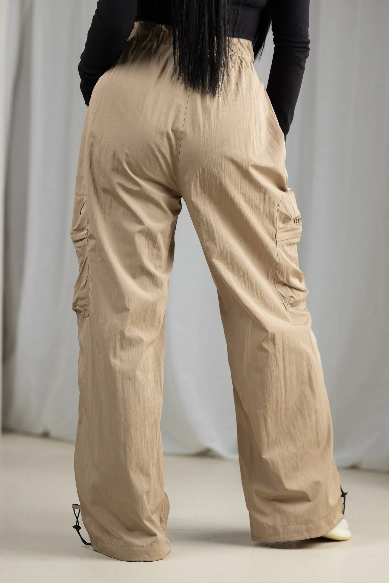 Modelle/Move Archi Parachute Pants