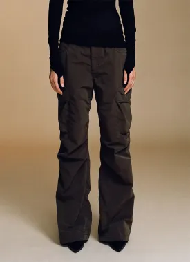 Three-dimensional patch pocket casual pants