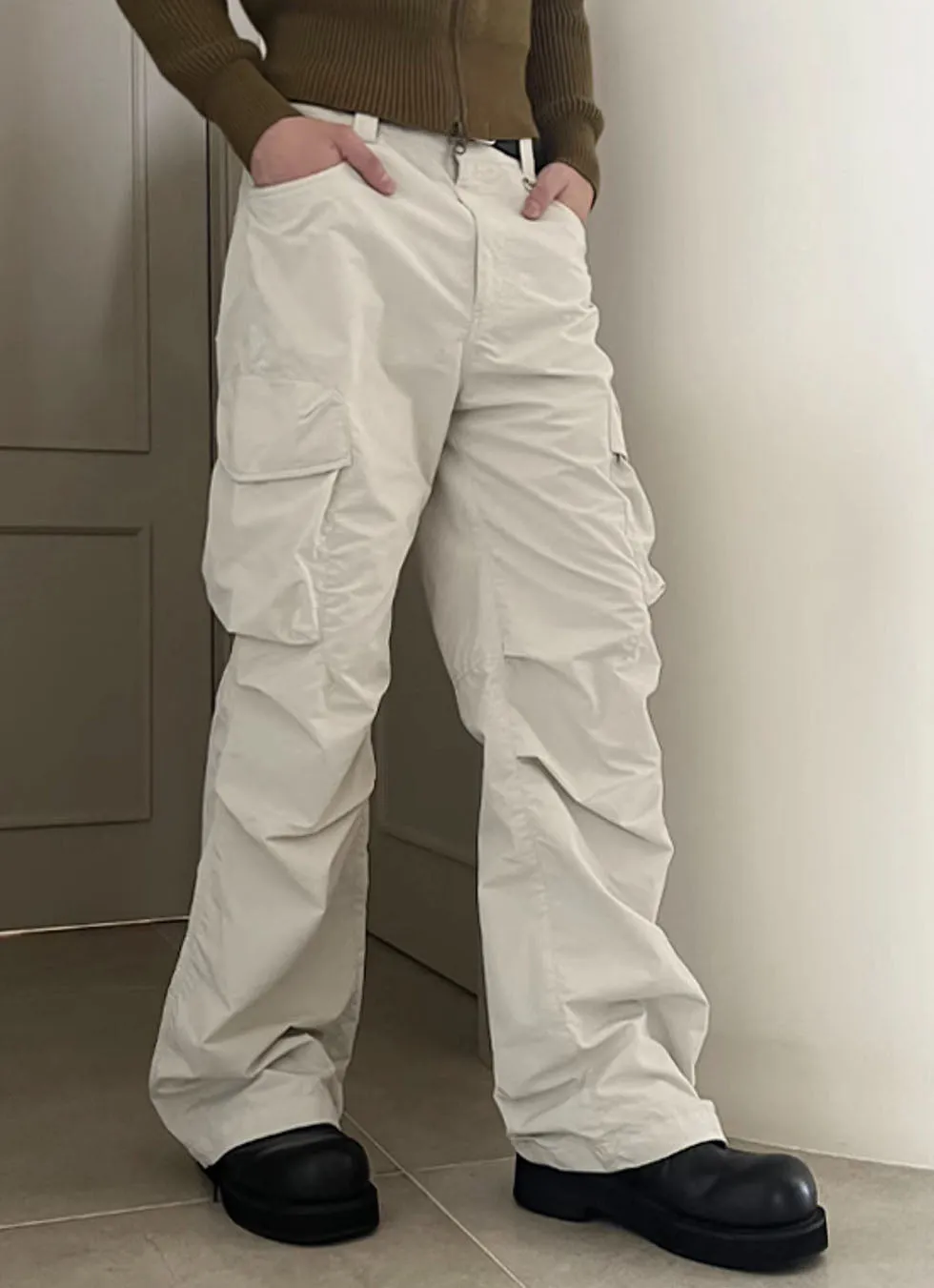 Three-dimensional patch pocket casual pants